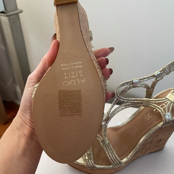 NWOT - gold platform sandals -Aldo size 10 - Picture 4 of 7